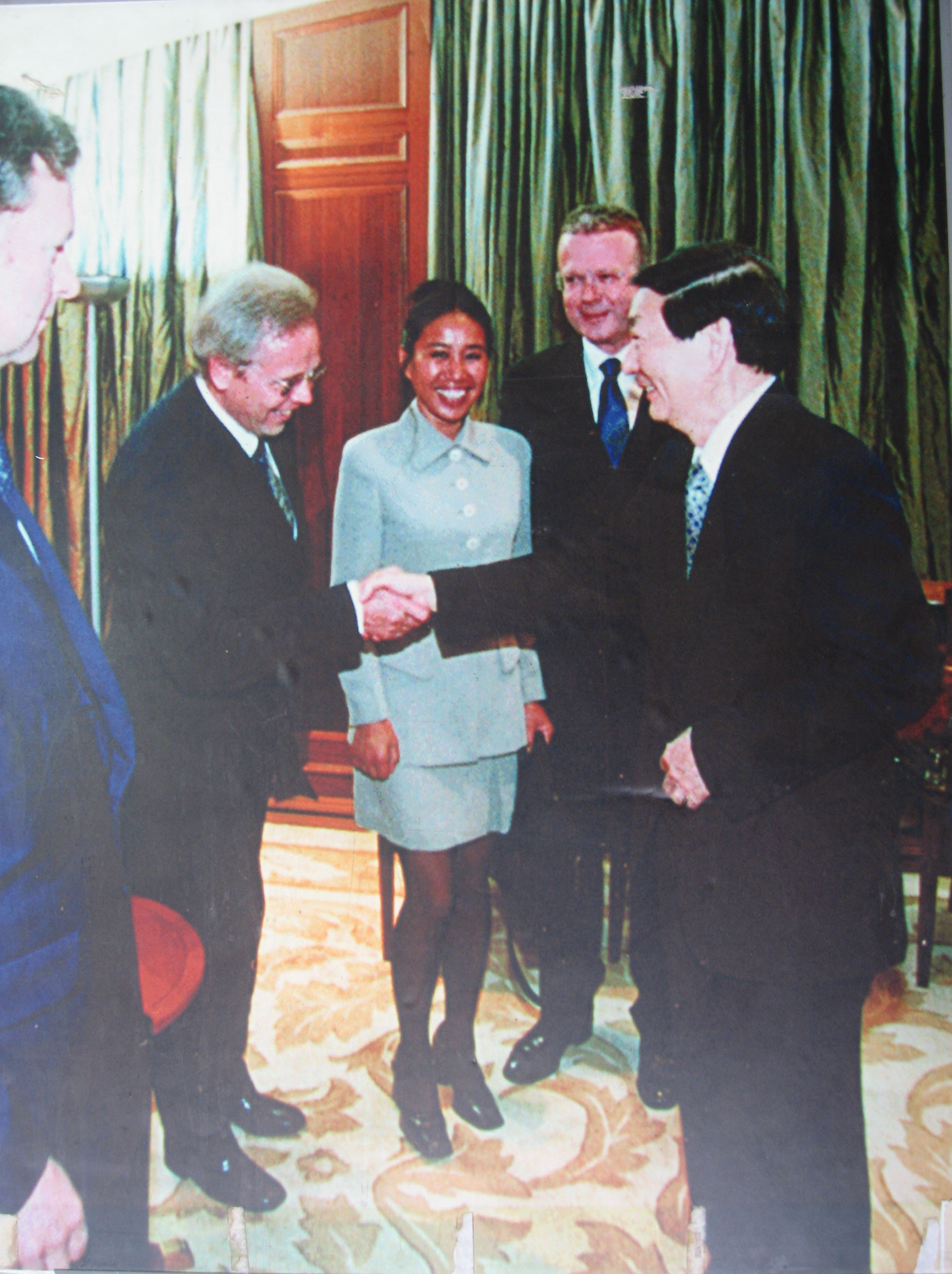 朱镕基总理访德期间亲切会见HT德国总裁